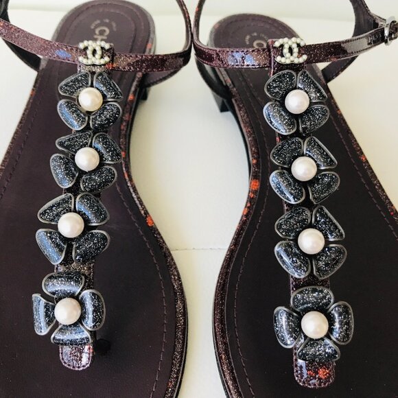 CHANEL BURGUNDY PATENT LEATHER SPARKLE CAMELLIA PEARL CC LOGO THONG SANDALS 36 - Picture 5 of 14